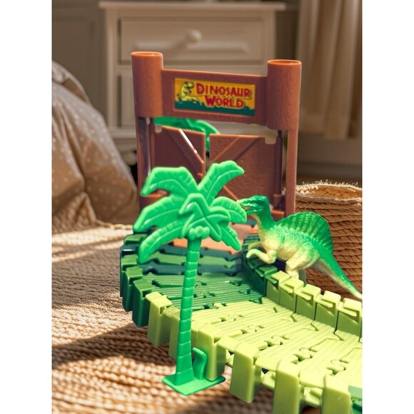 Dinosaur Toys Flexible Track Car Race Set Learning Skills Toddler Kids Gift 3+ - Picture 10 of 16